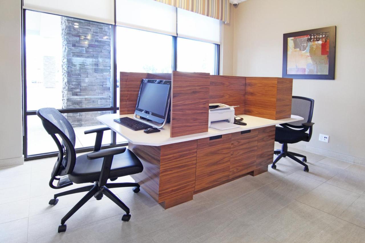 Holiday Inn Express And Suites Calgary University By Ihg Dış mekan fotoğraf