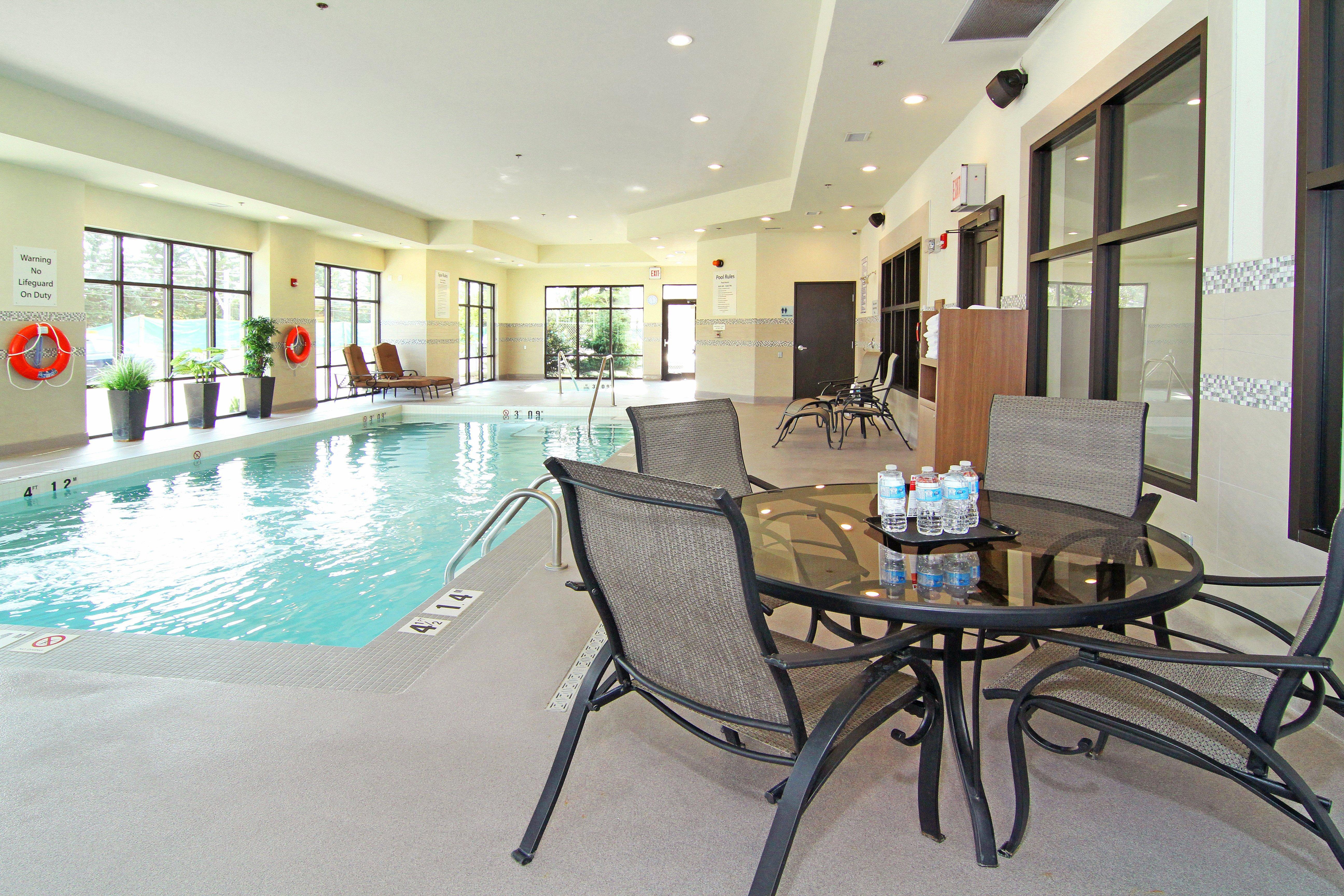 Holiday Inn Express And Suites Calgary University By Ihg Dış mekan fotoğraf