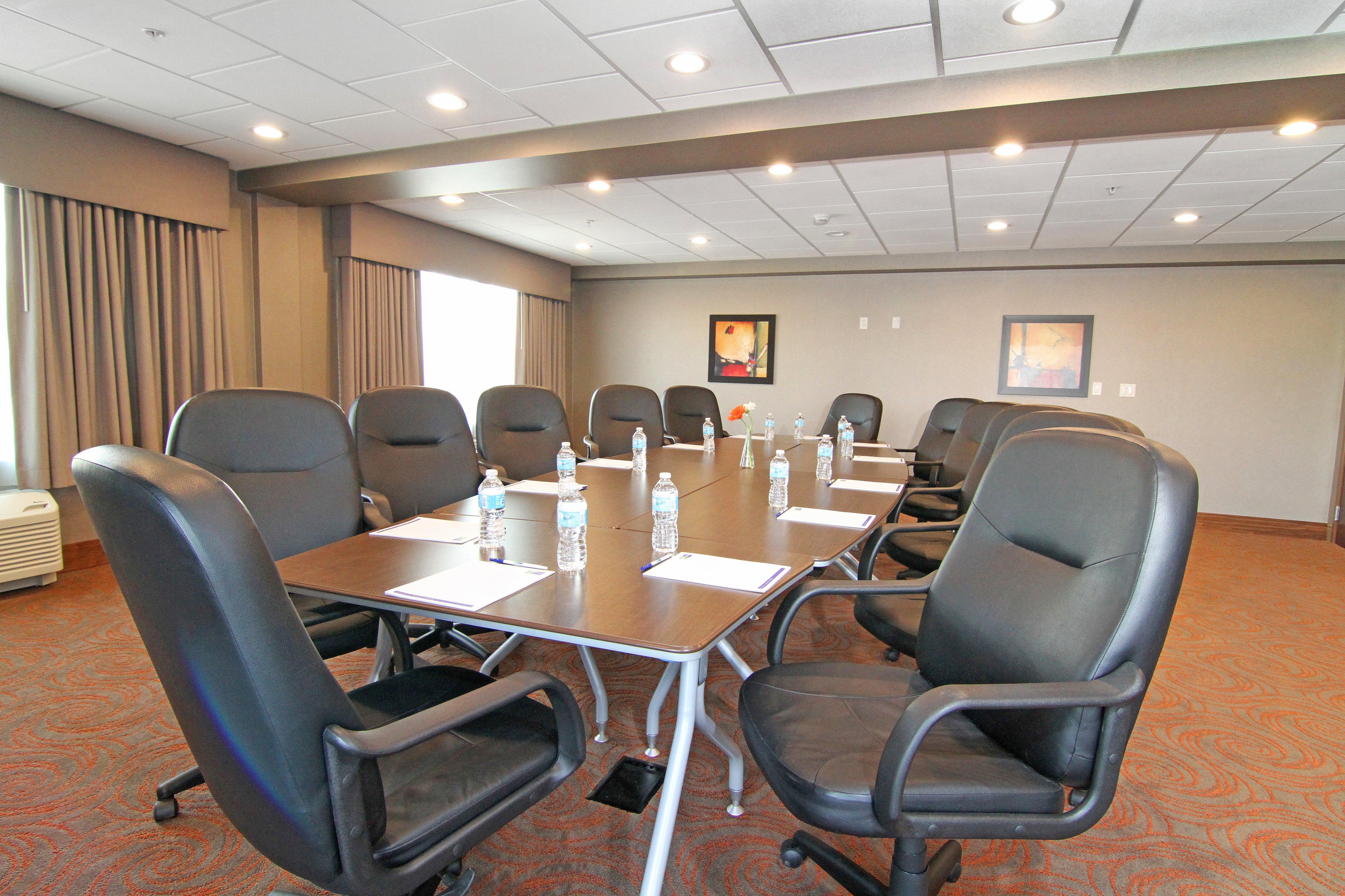 Holiday Inn Express And Suites Calgary University By Ihg Dış mekan fotoğraf