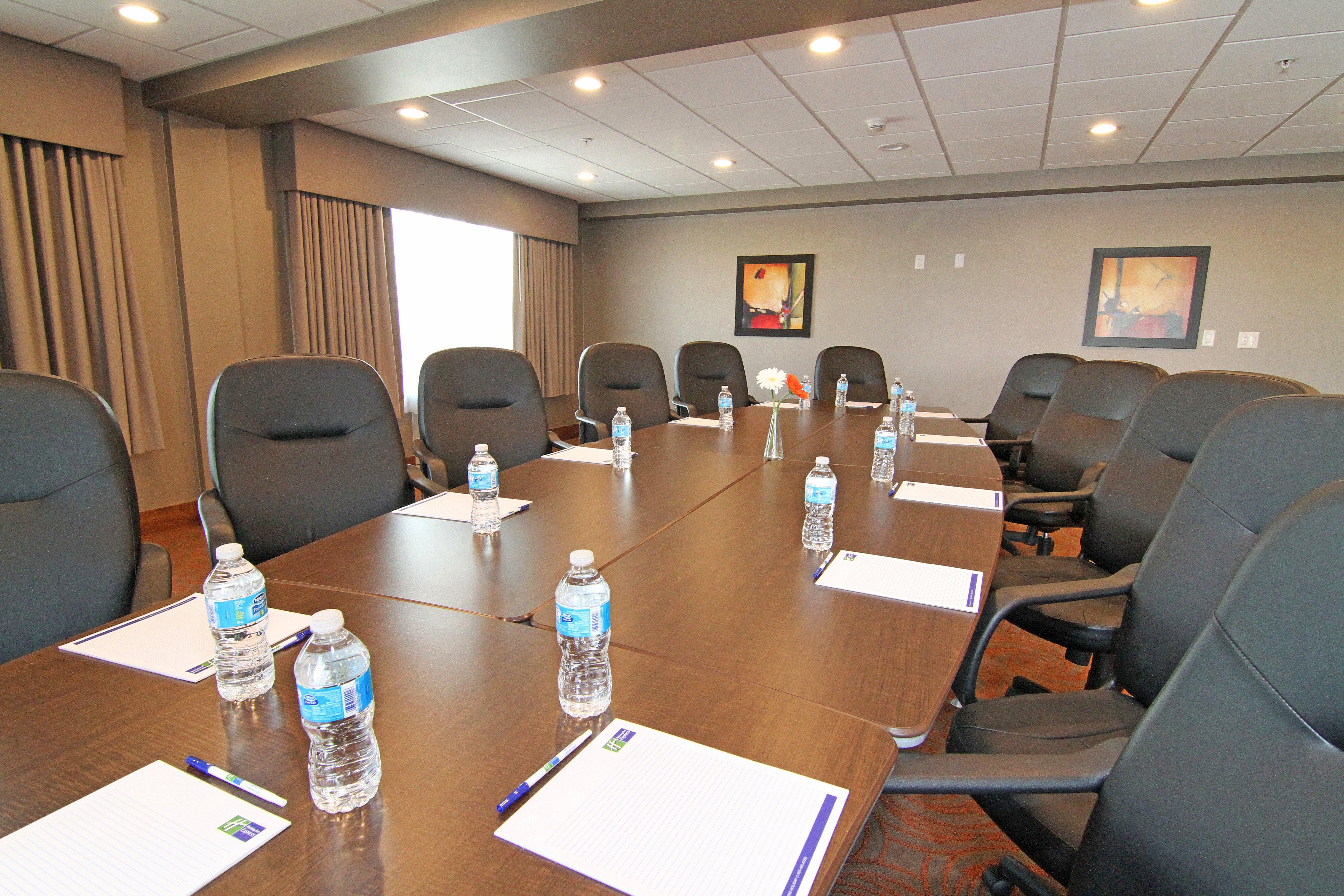 Holiday Inn Express And Suites Calgary University By Ihg Dış mekan fotoğraf